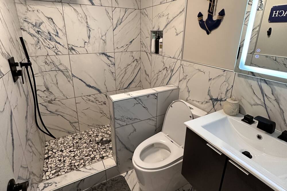 Photo of Bathroom in Verona Beach