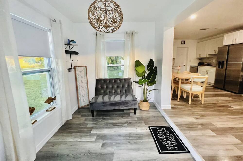 Photo of Livingroom in North Andrews Gardens