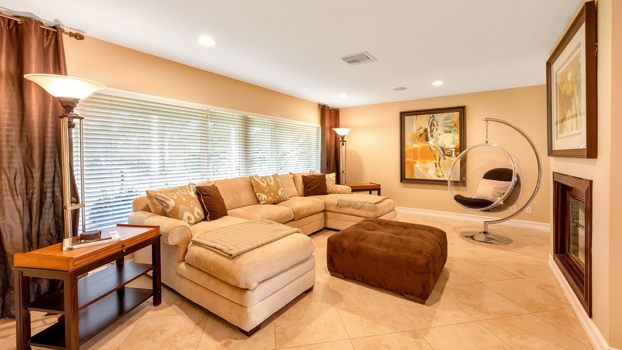 Photo of Livingroom in Parkland