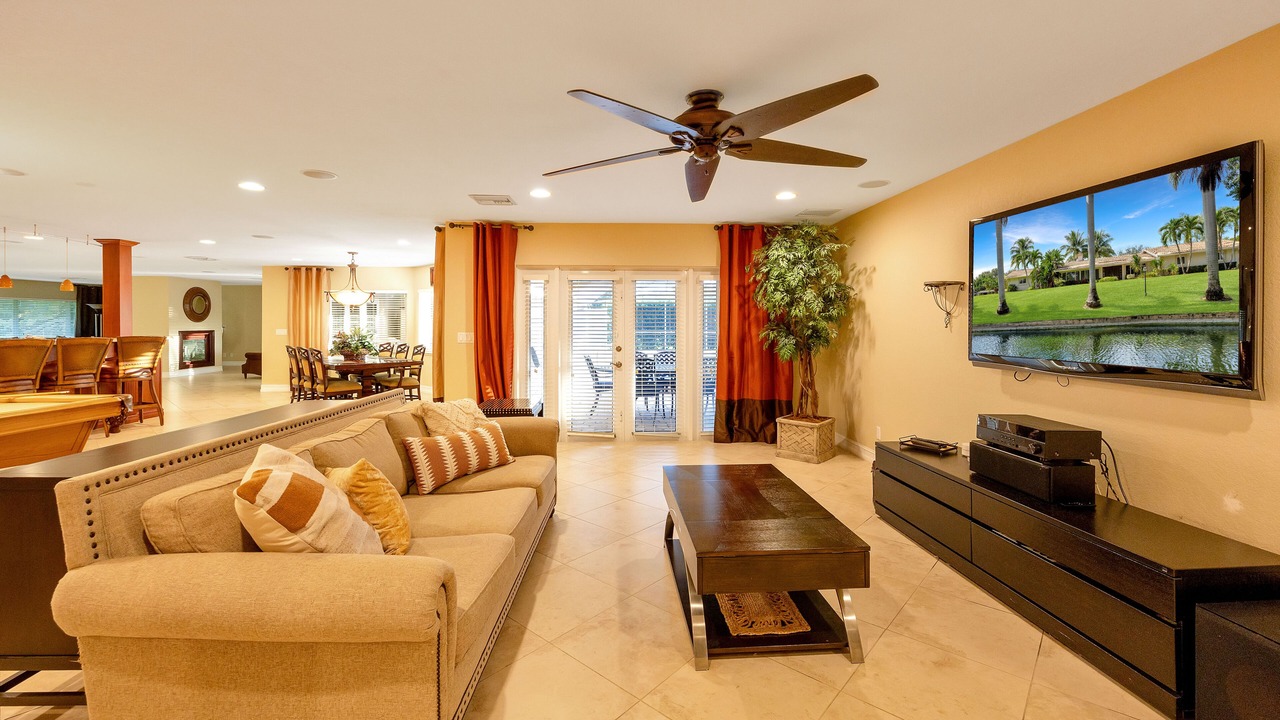 Photo of Livingroom in Parkland
