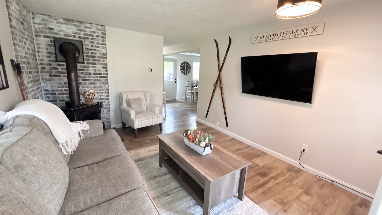 Photo of Livingroom in Ellicottville