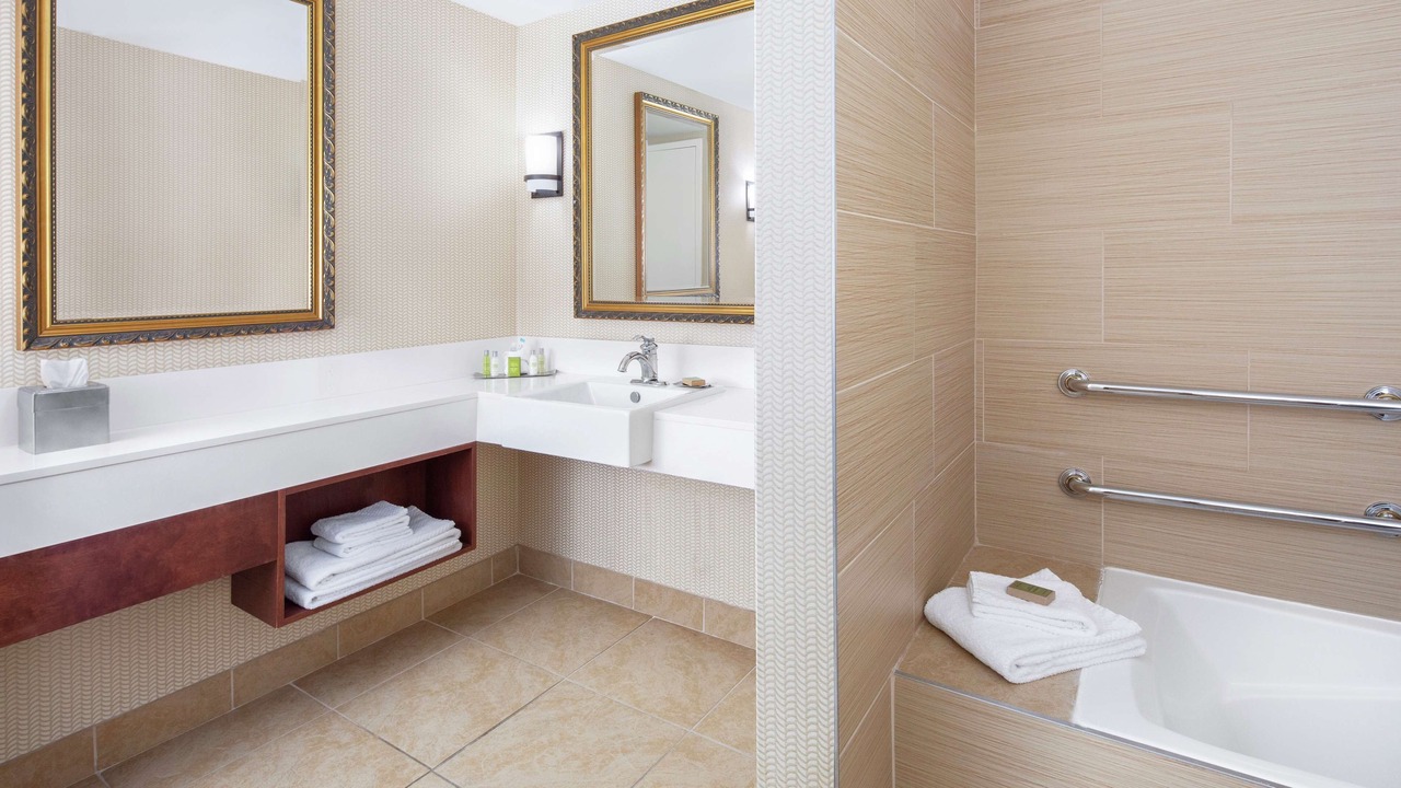 Photo of Bathroom in Sunrise