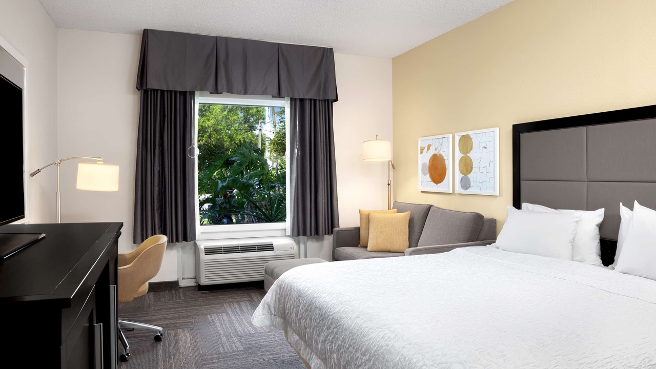 Photo of Bedroom in Hallandale Beach