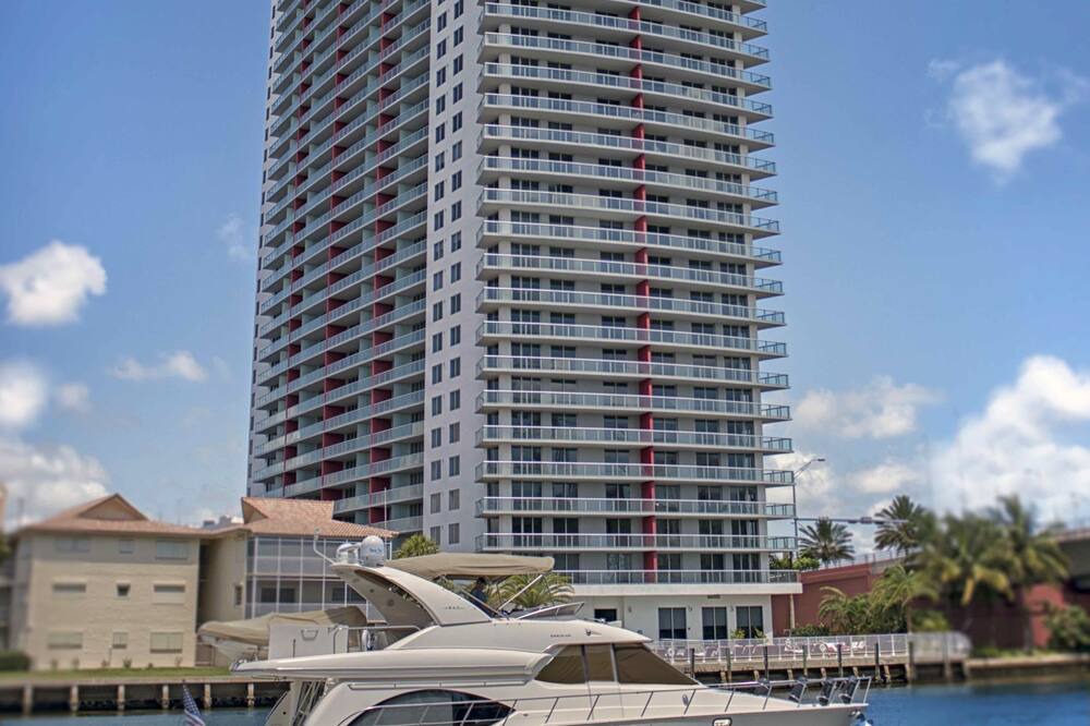Photo of Outdoor in Hallandale Beach