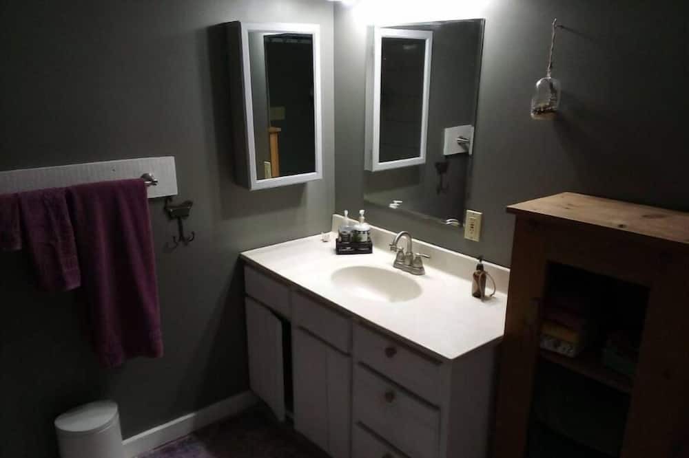 Photo of Bathroom in Crittenden