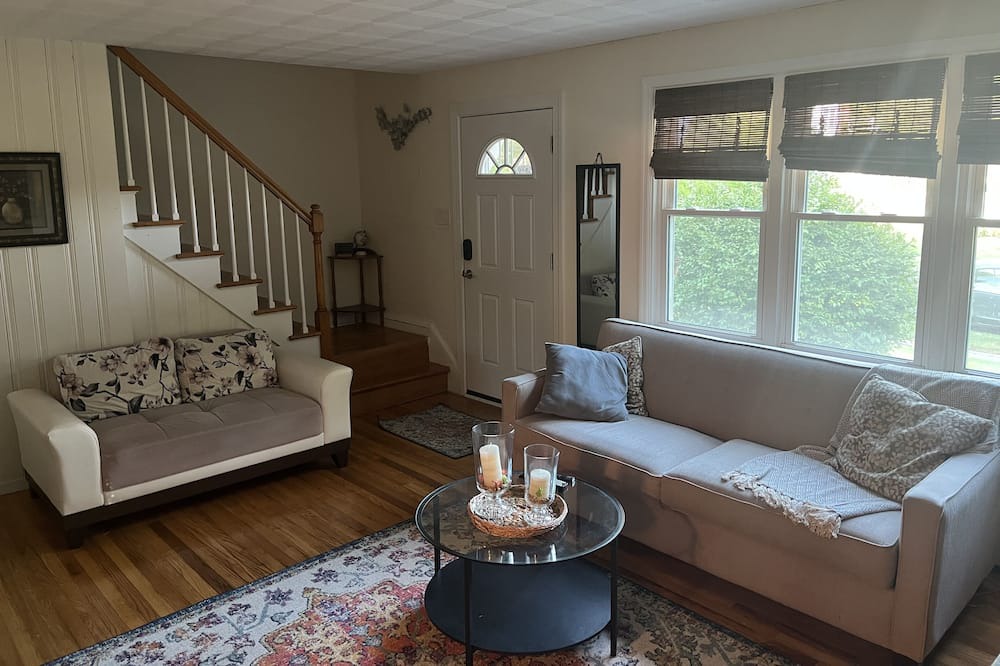 Photo of Livingroom in Newark