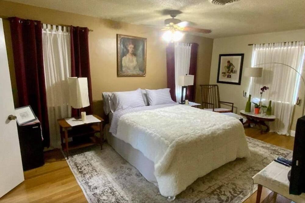 Photo of Bedroom in Coral Springs