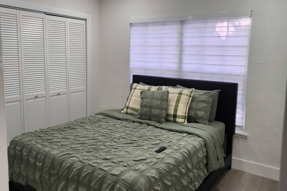 Photo of Bedroom in Middle River Terrace