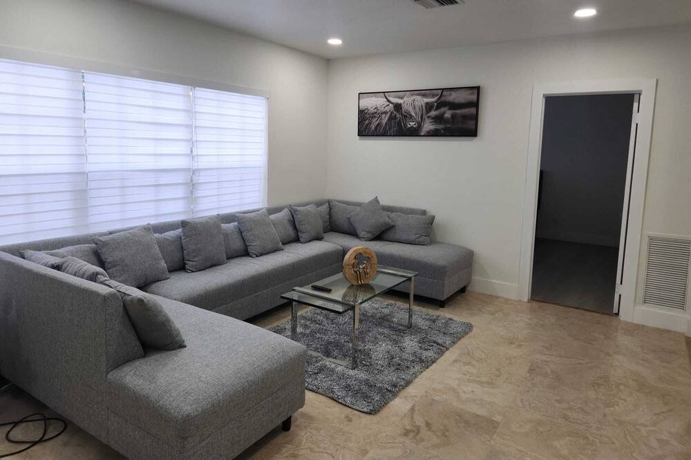 Photo of Livingroom in Middle River Terrace