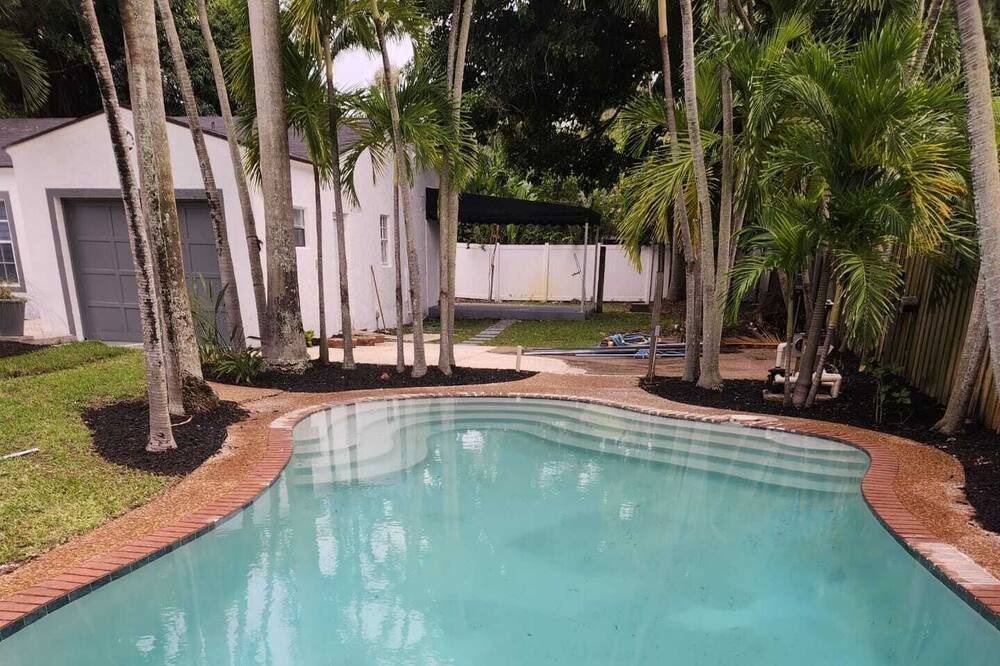 Photo of Outdoor in Middle River Terrace