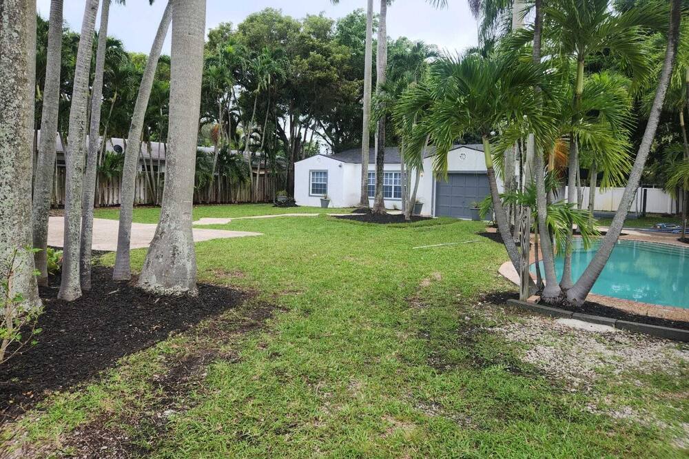 Photo of Outdoor in Middle River Terrace