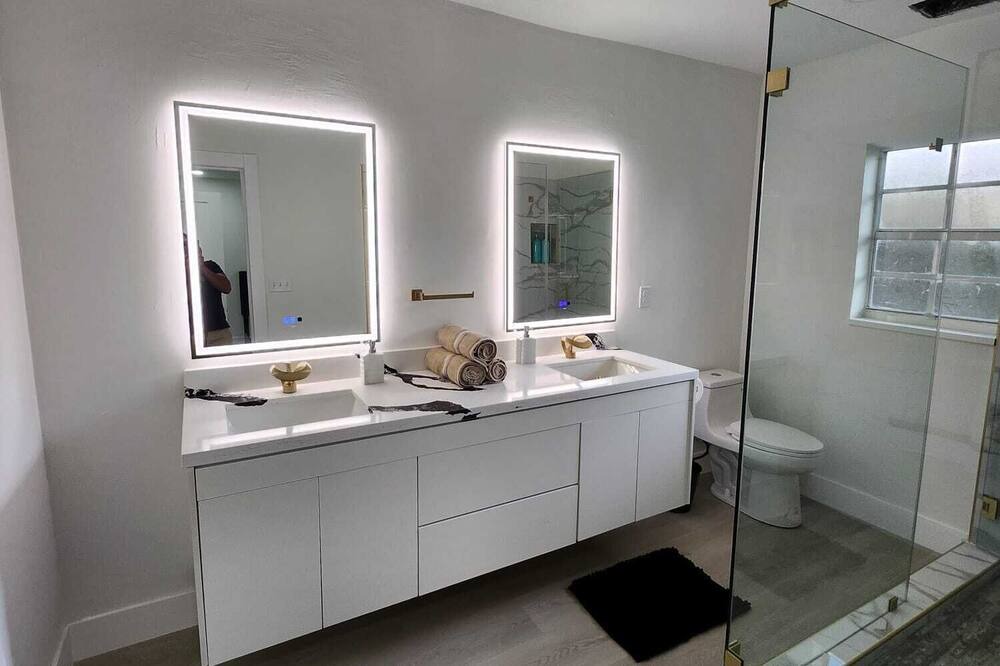 Photo of Bathroom in Middle River Terrace