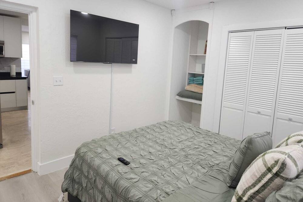 Photo of Bedroom in Middle River Terrace