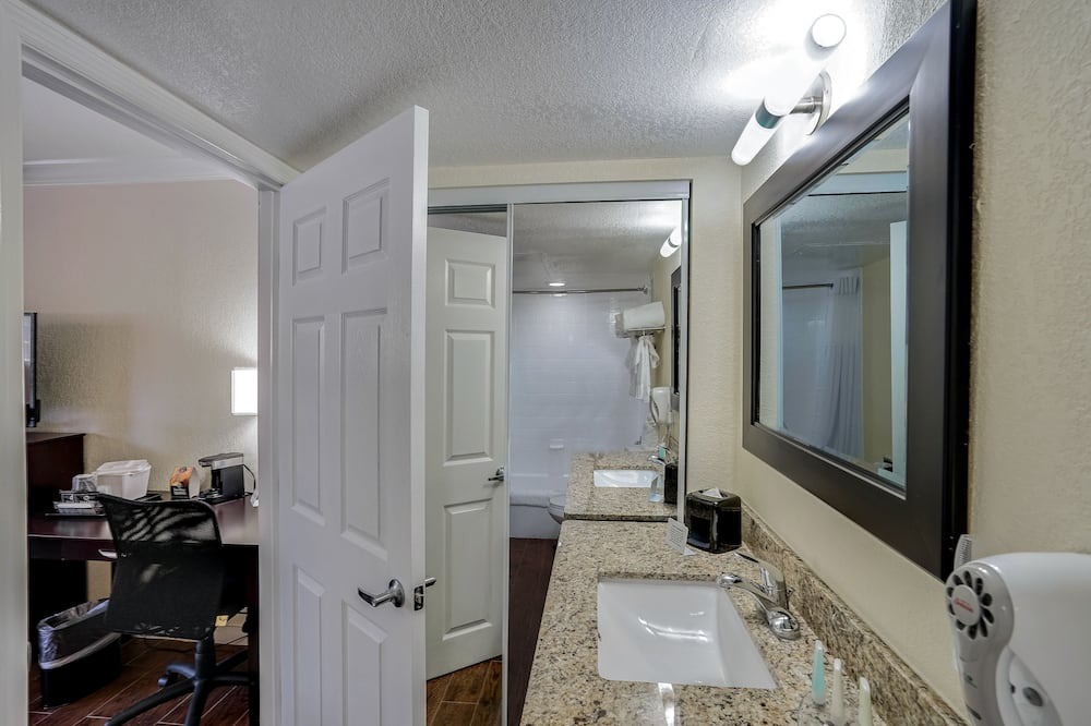 Photo of Bathroom in Lake Ridge