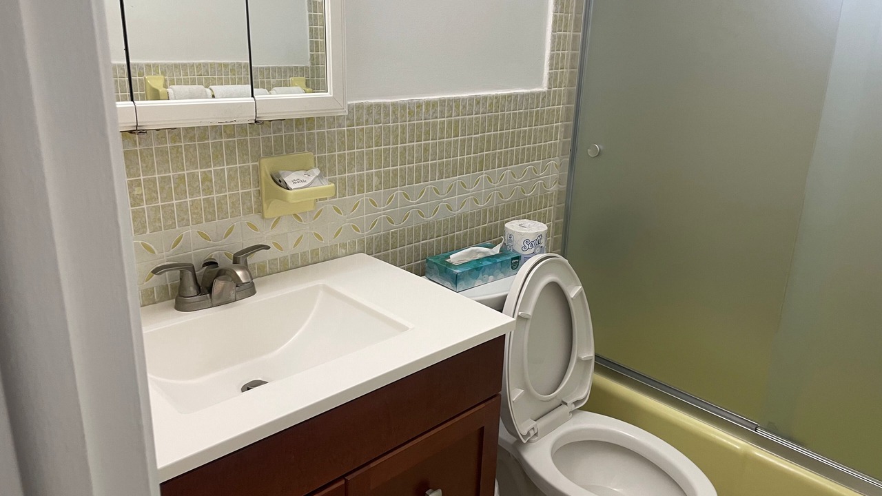 Photo of Bathroom in Hollywood Lakes