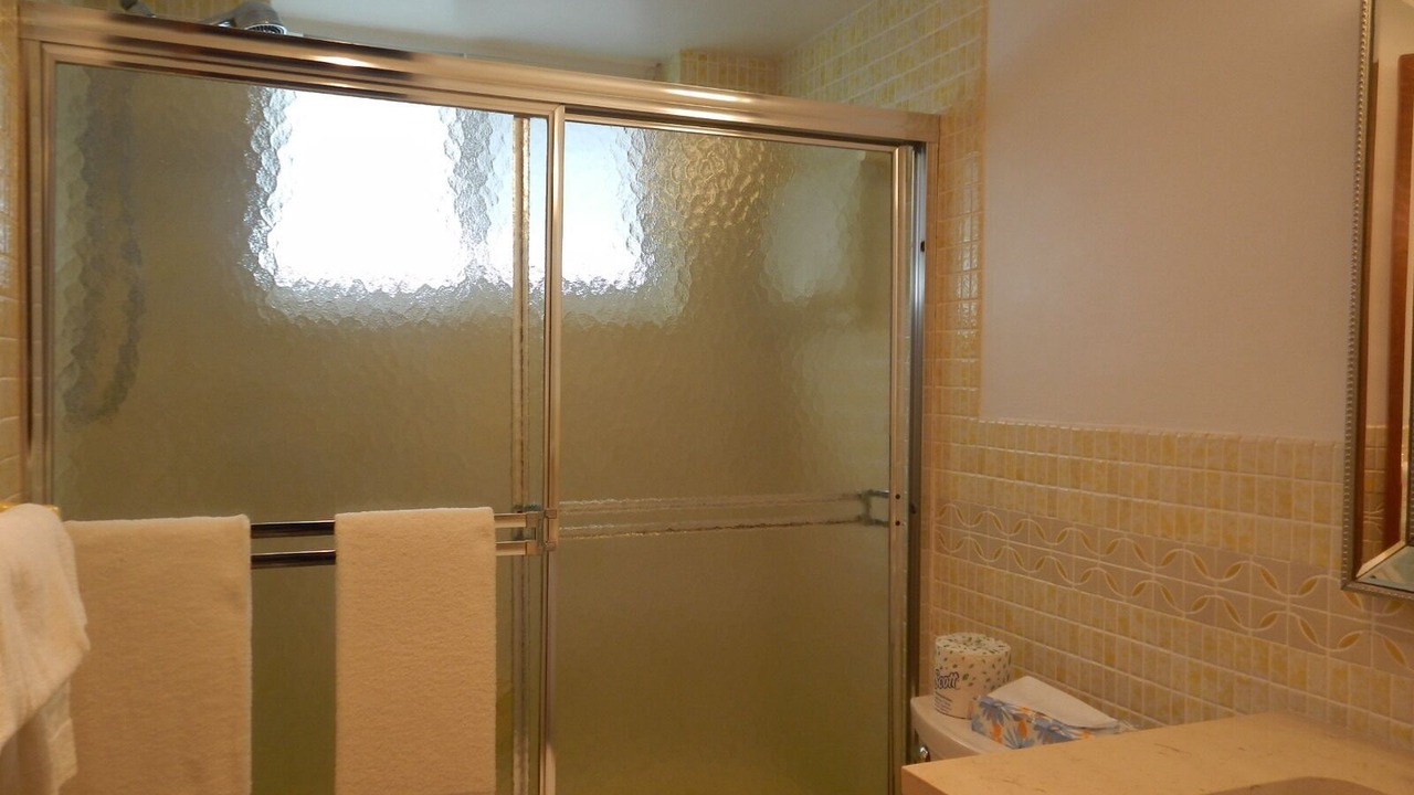 Photo of Bathroom in Hollywood Lakes