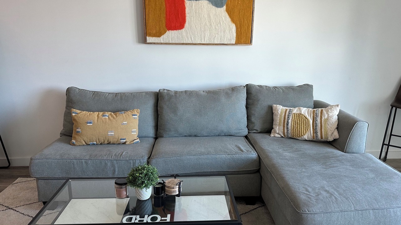 Photo of Livingroom in 17th Street Causeway