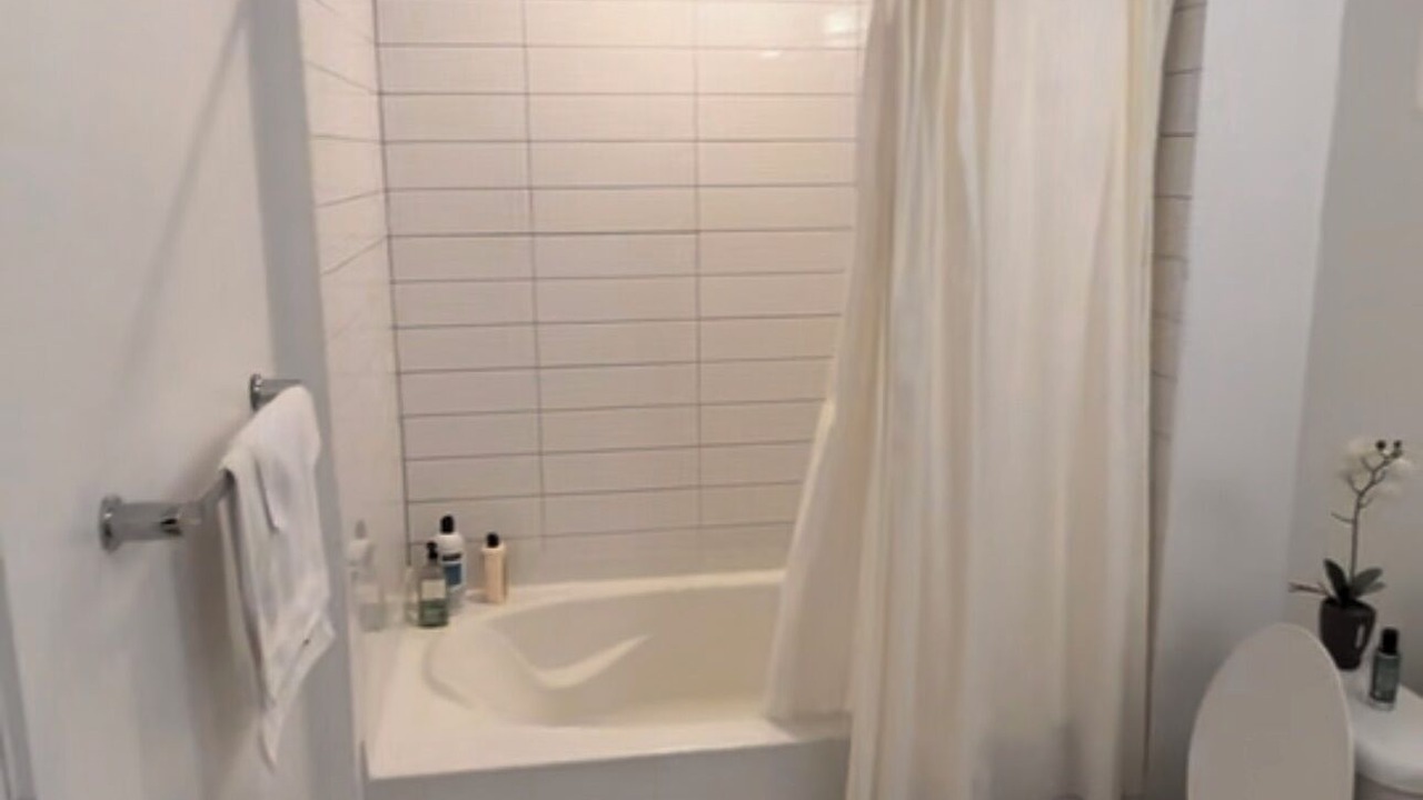Photo of Bathroom in 17th Street Causeway