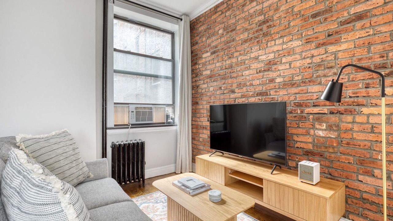 Photo of Livingroom in Tudor City