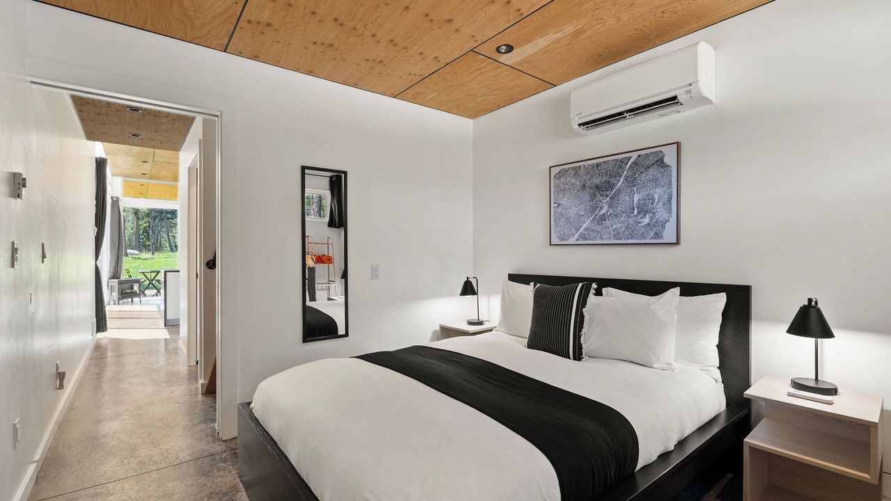 Photo of Bedroom in Lakeside
