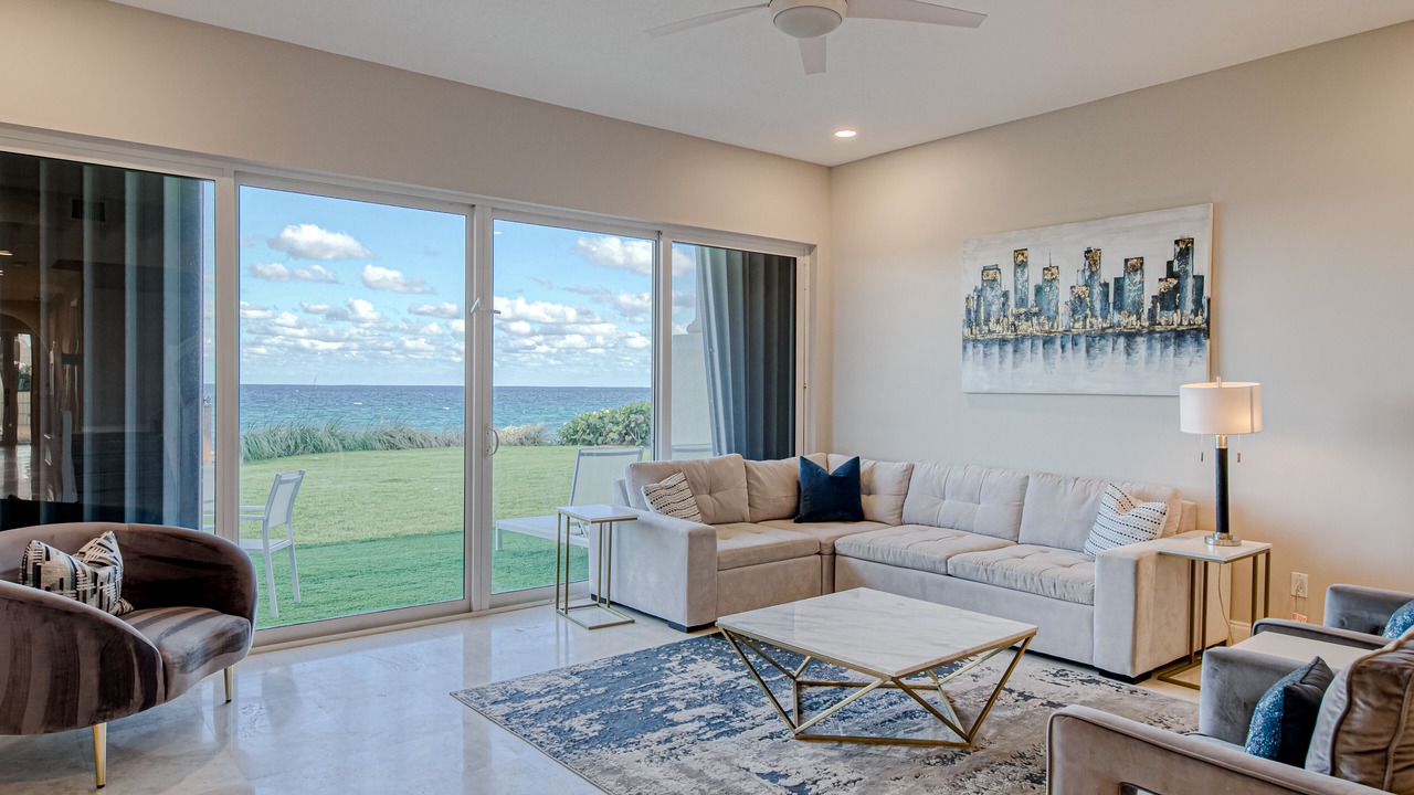 Photo of Livingroom in Highland Beach