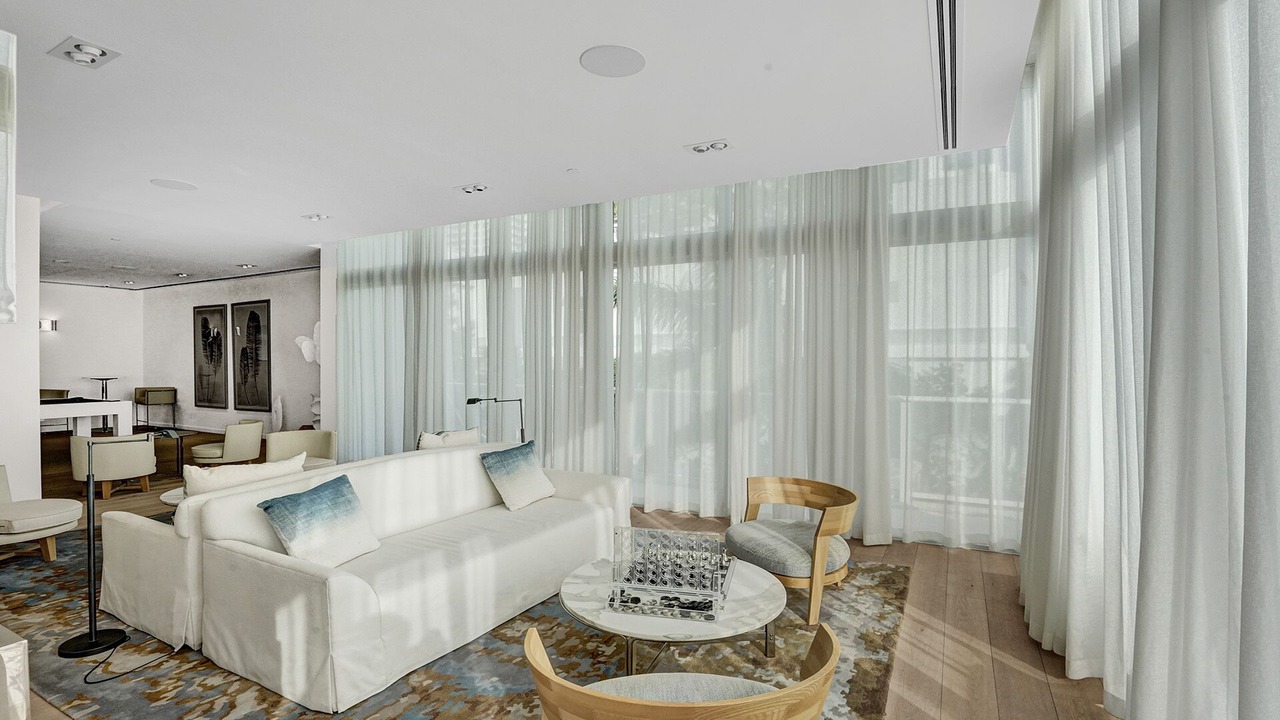 Photo of Livingroom in Central Beach