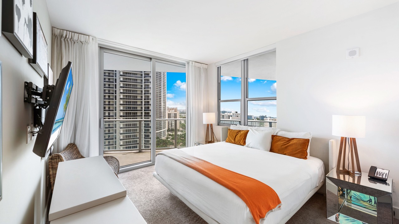 Photo of Bedroom in Hollywood South Central Beach