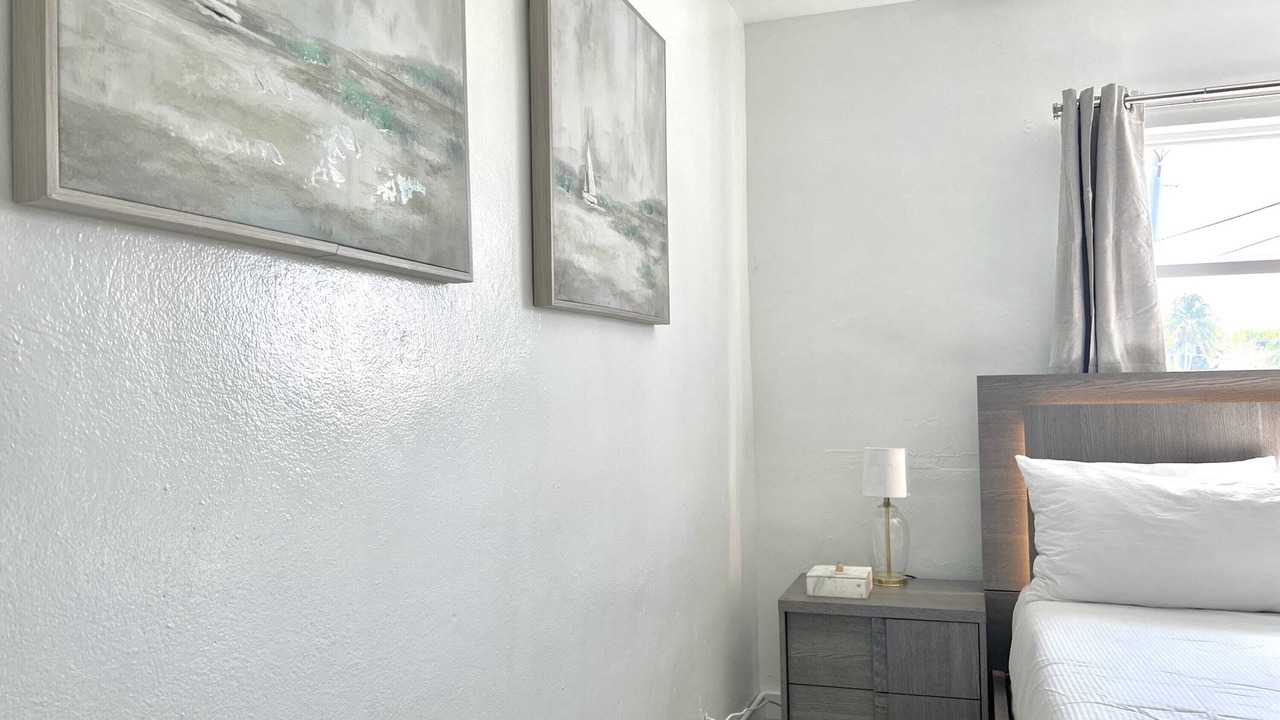 Photo of Bedroom in Lauderdale Beach