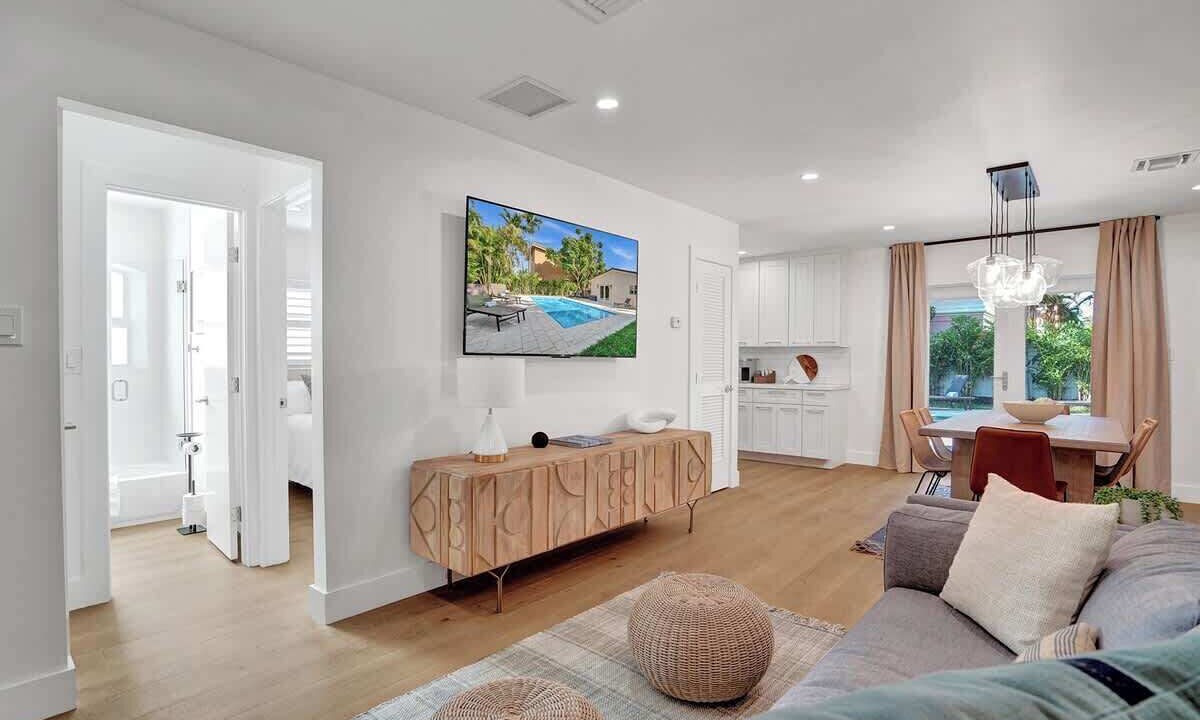 Photo of Livingroom in Lake Ridge