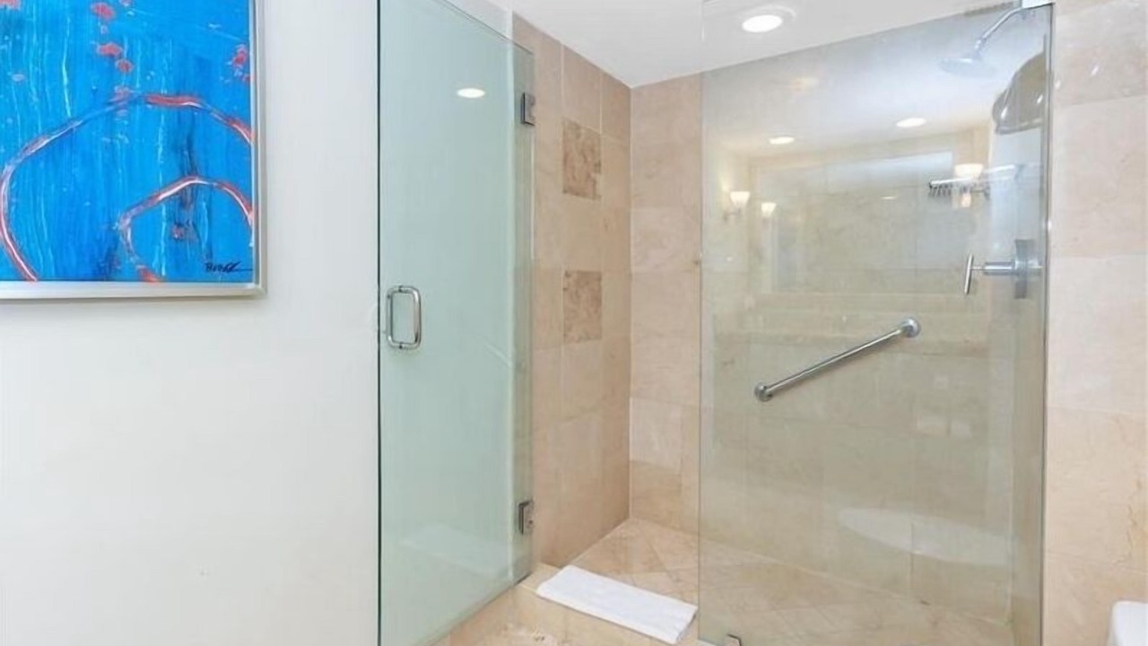 Photo of Bathroom in Birch Park Finger Streets
