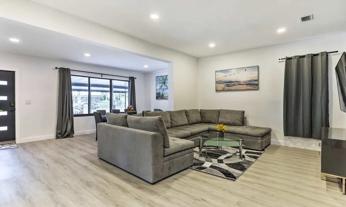 Photo of Livingroom in Allapattah