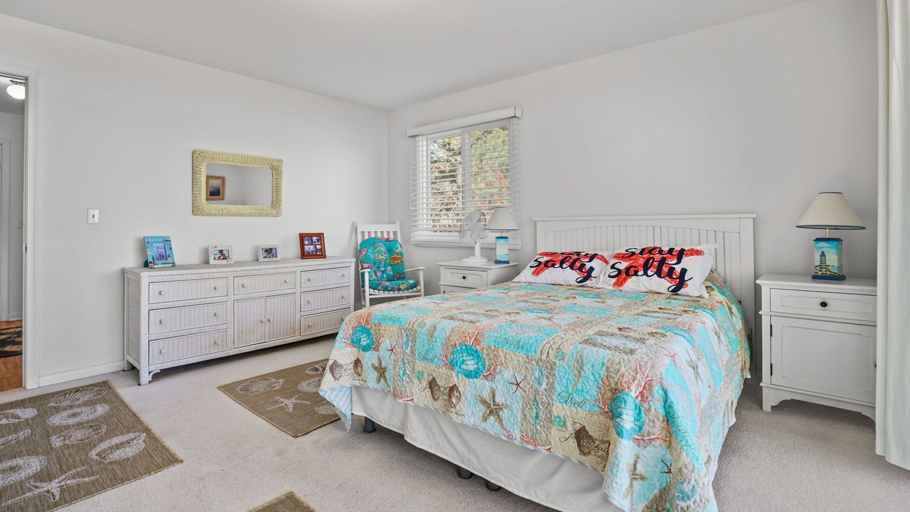 Photo of Bedroom in Piney Island