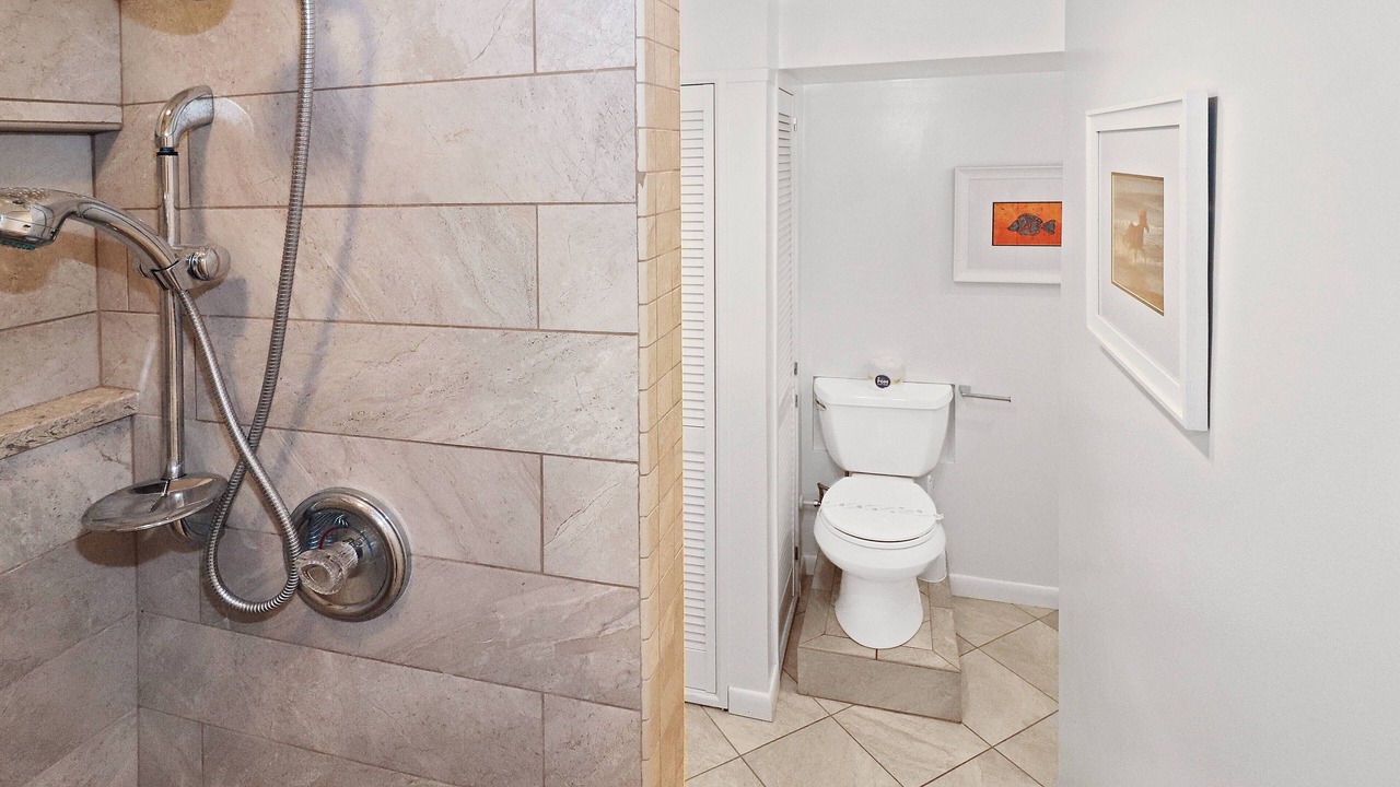 Photo of Bathroom in Deep Hole