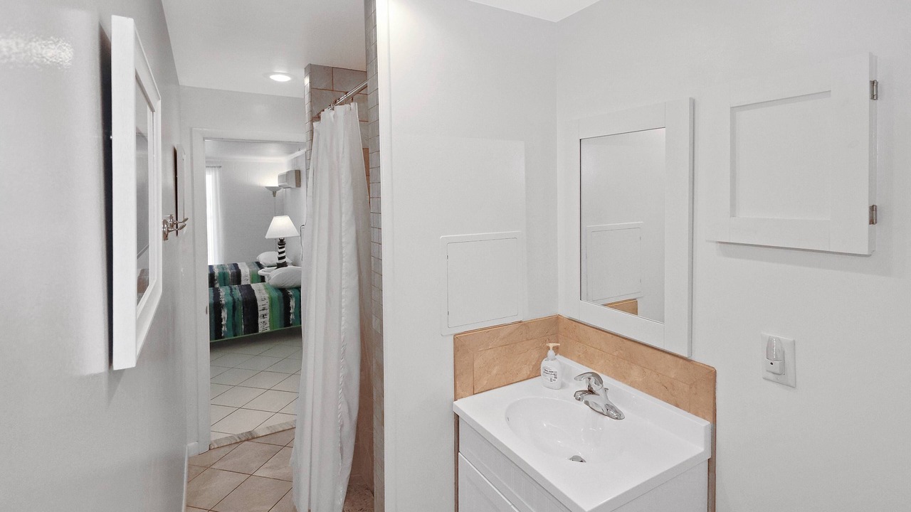 Photo of Bathroom in Deep Hole