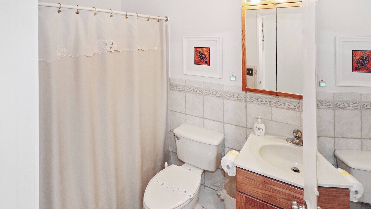 Photo of Bathroom in Deep Hole