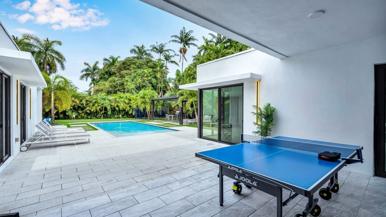 Photo of Patio Balcony in Golden Glades