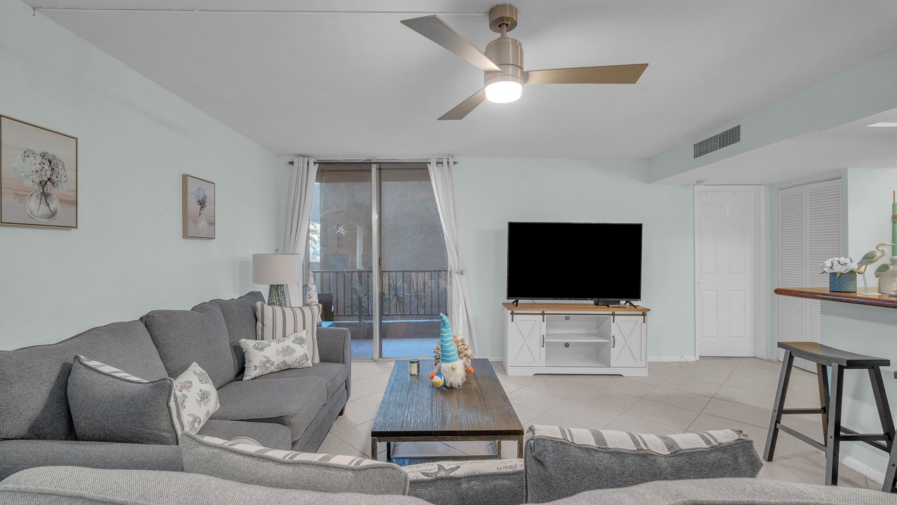 Photo of Livingroom in Pompano Isles
