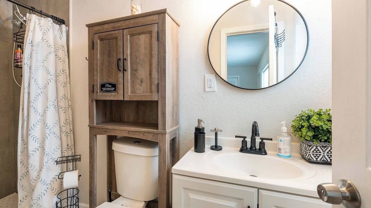 Photo of Bathroom in North Andrews Gardens