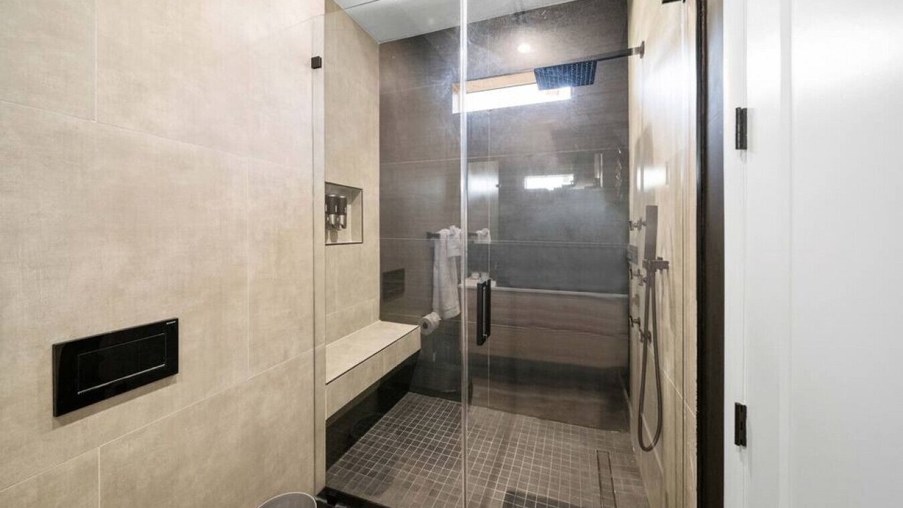 Photo of Bathroom in Victoria Park