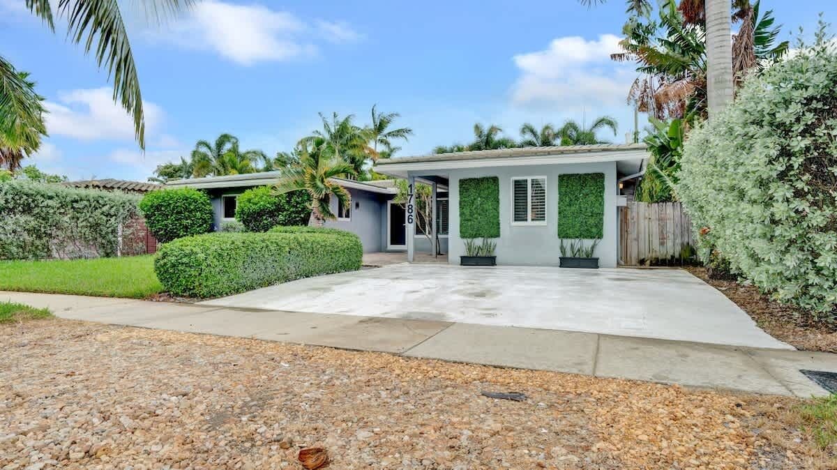 Photo of Outdoor in Poinsettia Heights