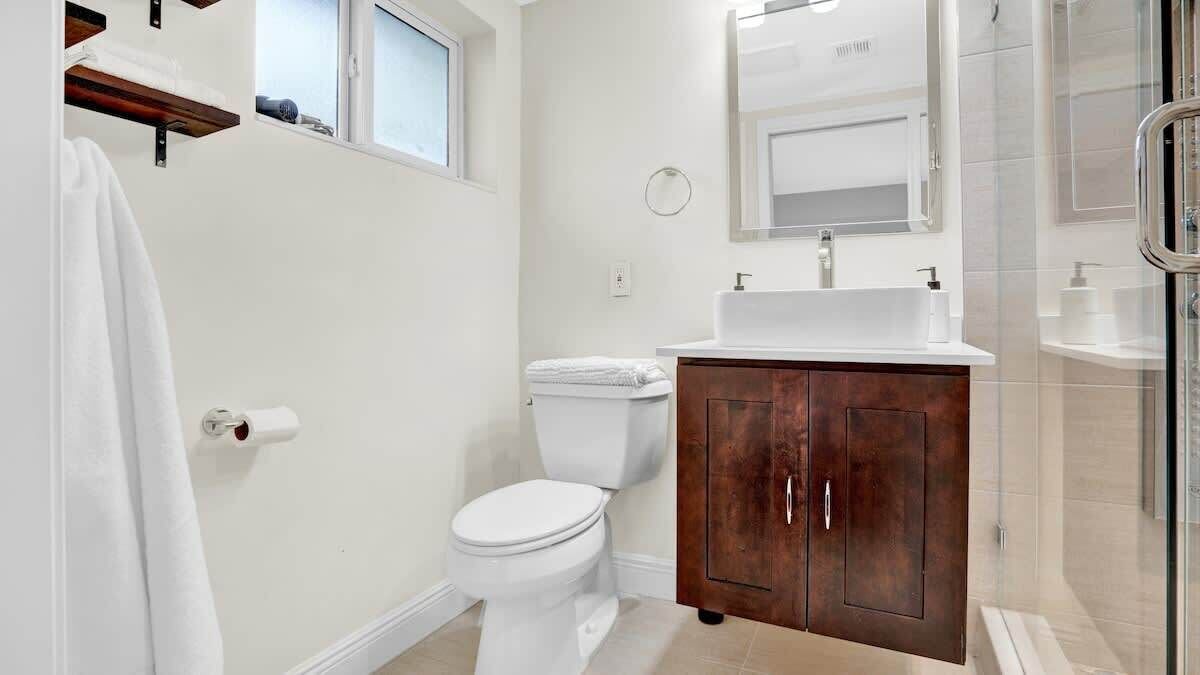 Photo of Bathroom in Poinsettia Heights
