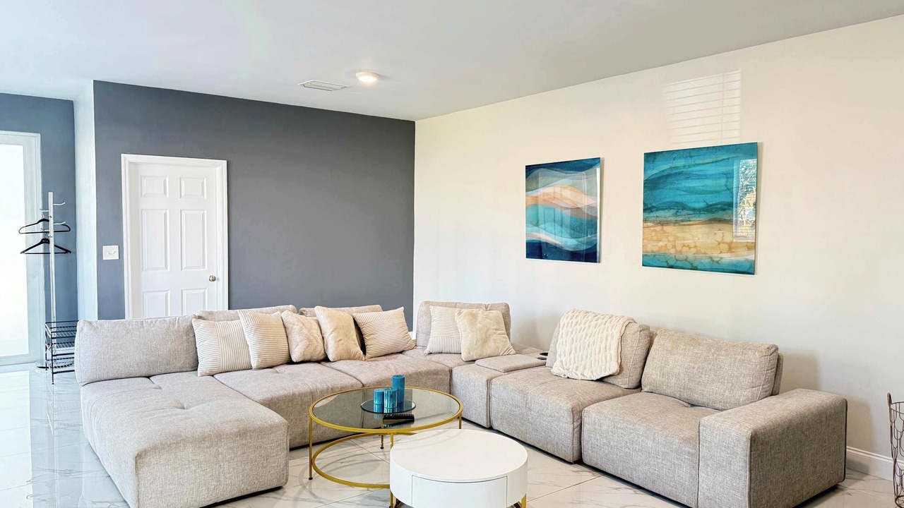 Photo of Livingroom in Allapattah