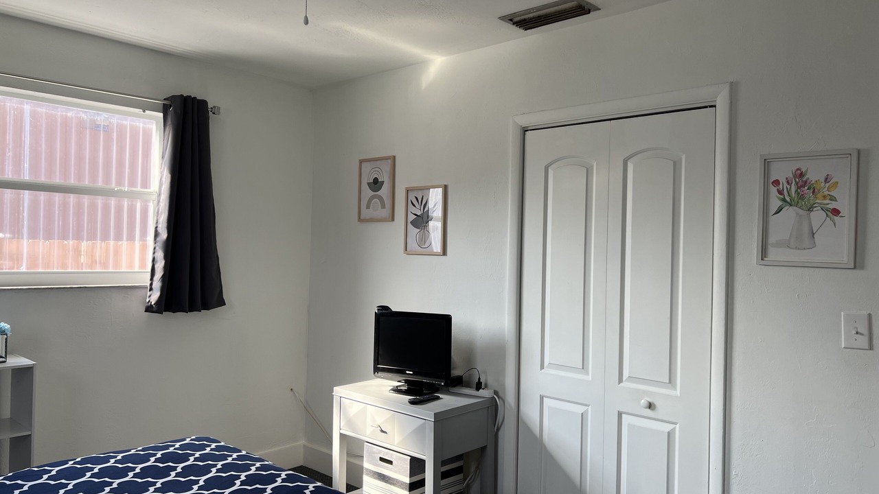 Photo of Bedroom in Miami Gardens