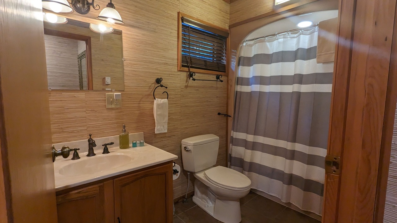 Photo of Bathroom in Edray