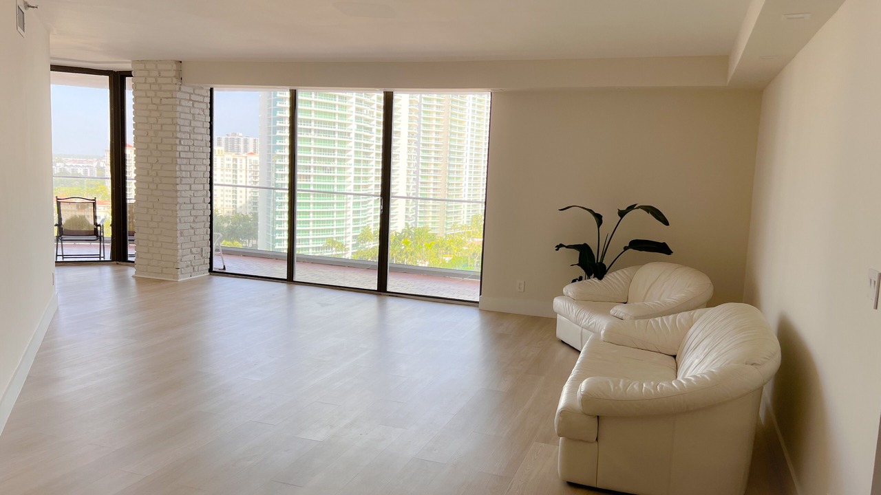 Photo of Others in Aventura