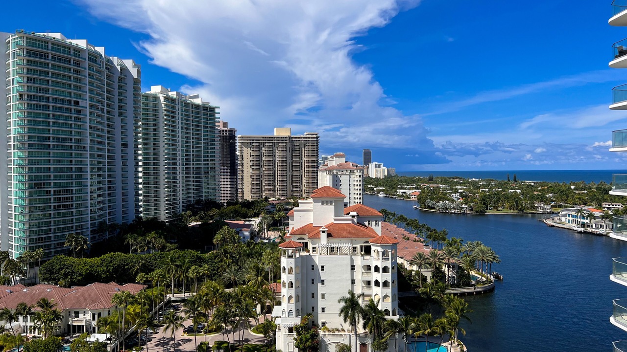 Photo of Others in Aventura