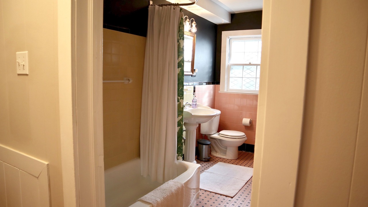 Photo of Bathroom in Newark