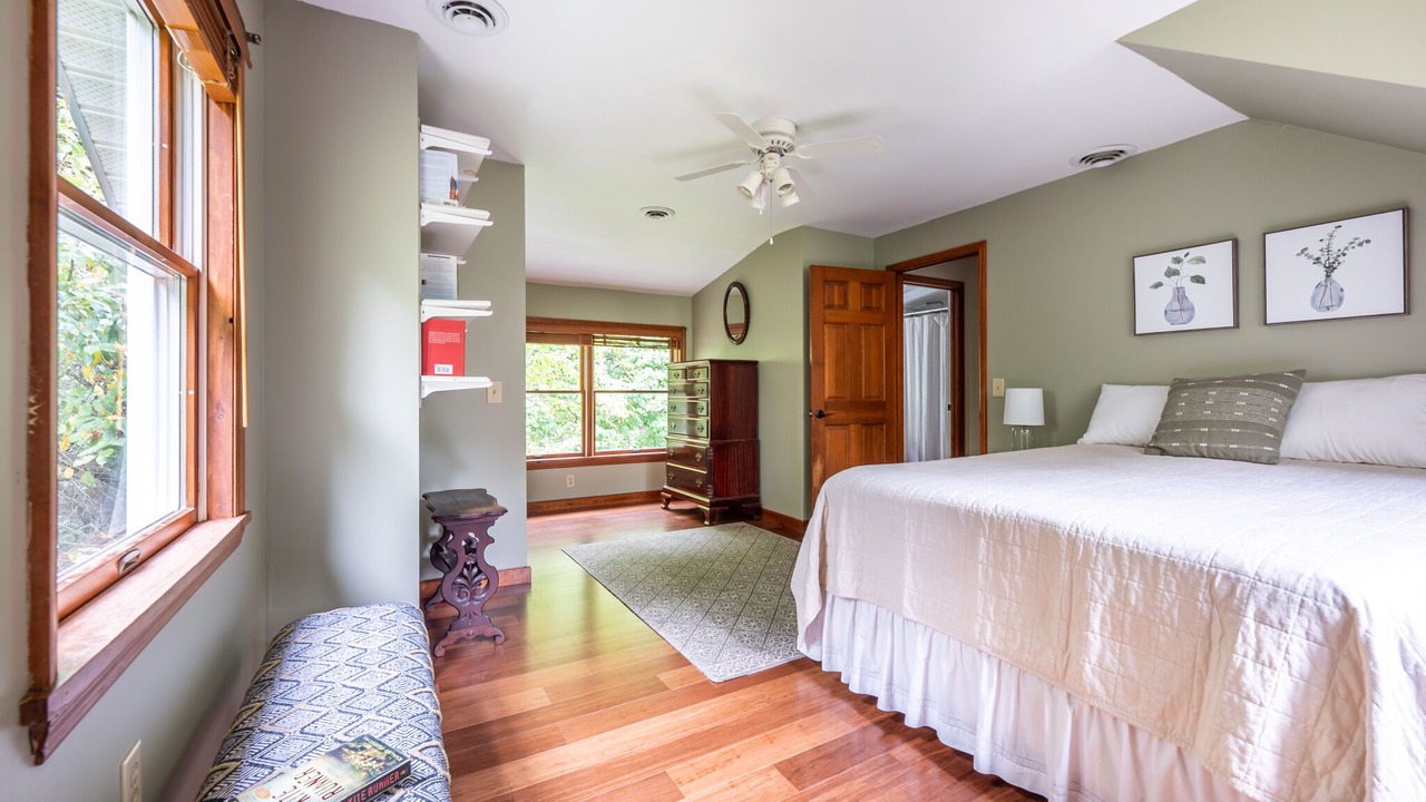 Photo of Bedroom in Hollowville