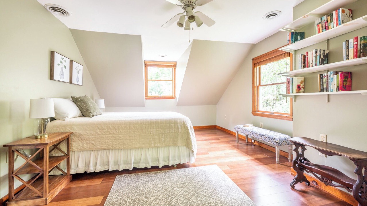 Photo of Bedroom in Hollowville