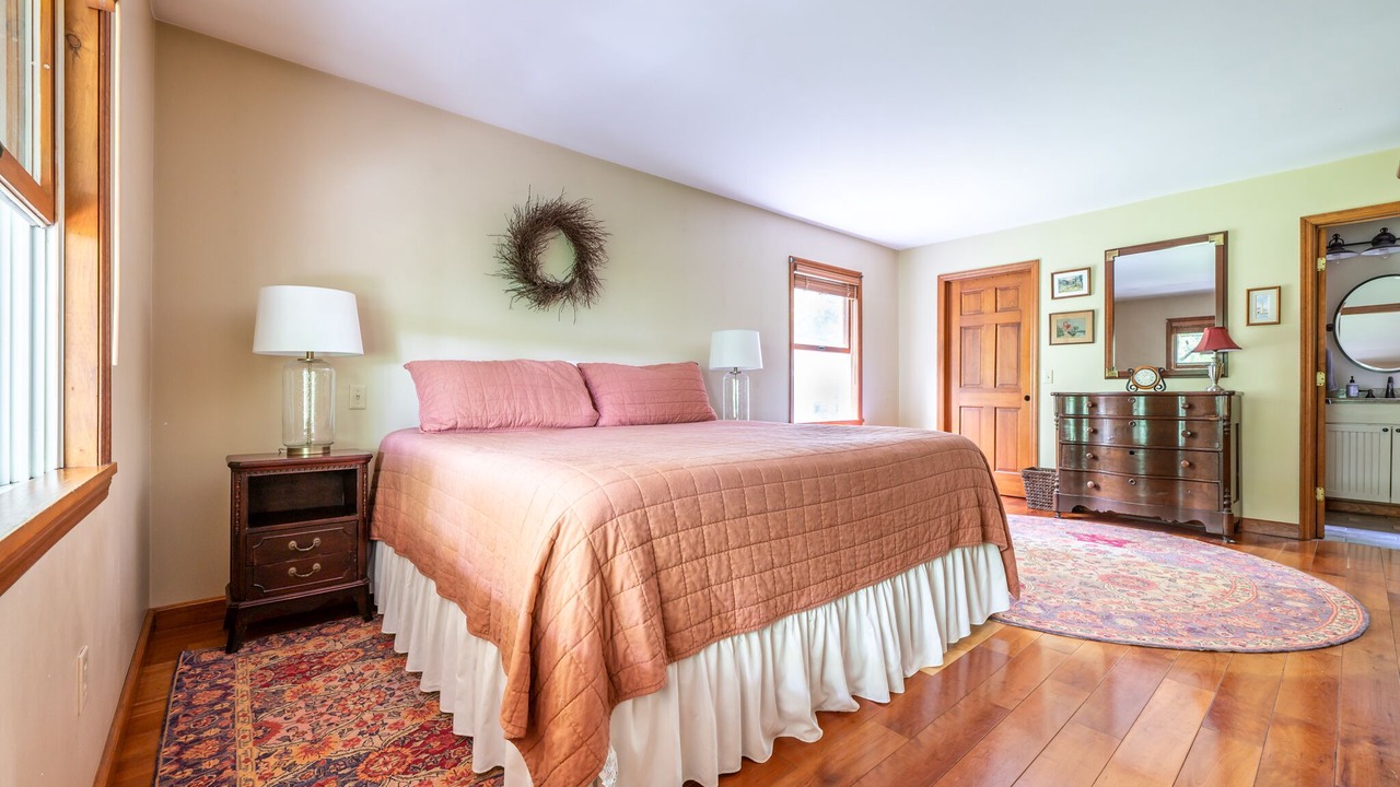 Photo of Bedroom in Hollowville